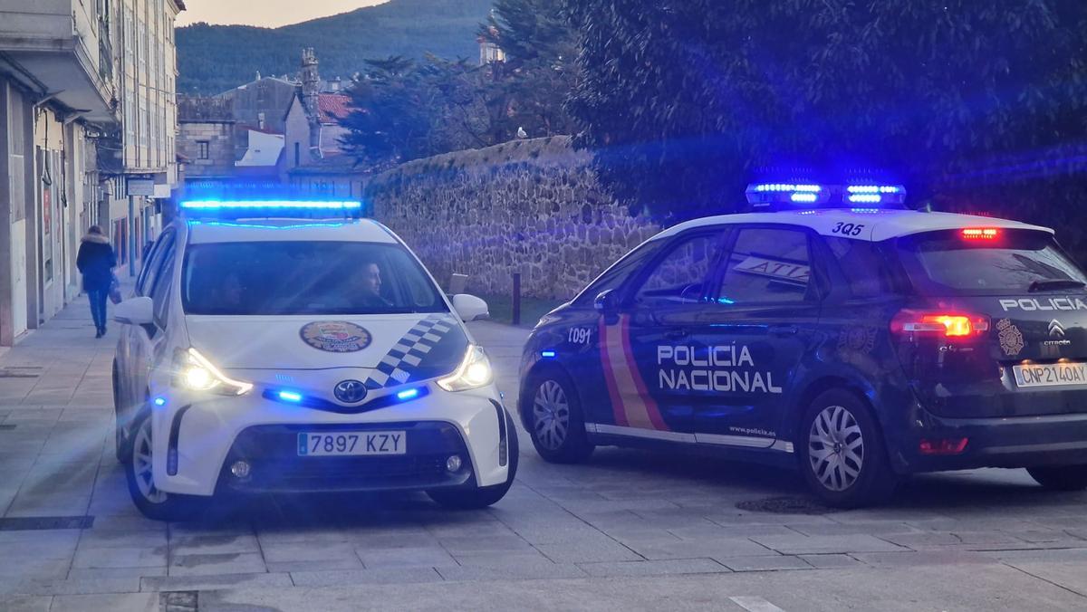 Patrullas de la Policía Local y la Policía Nacional de Vilagarcía.
