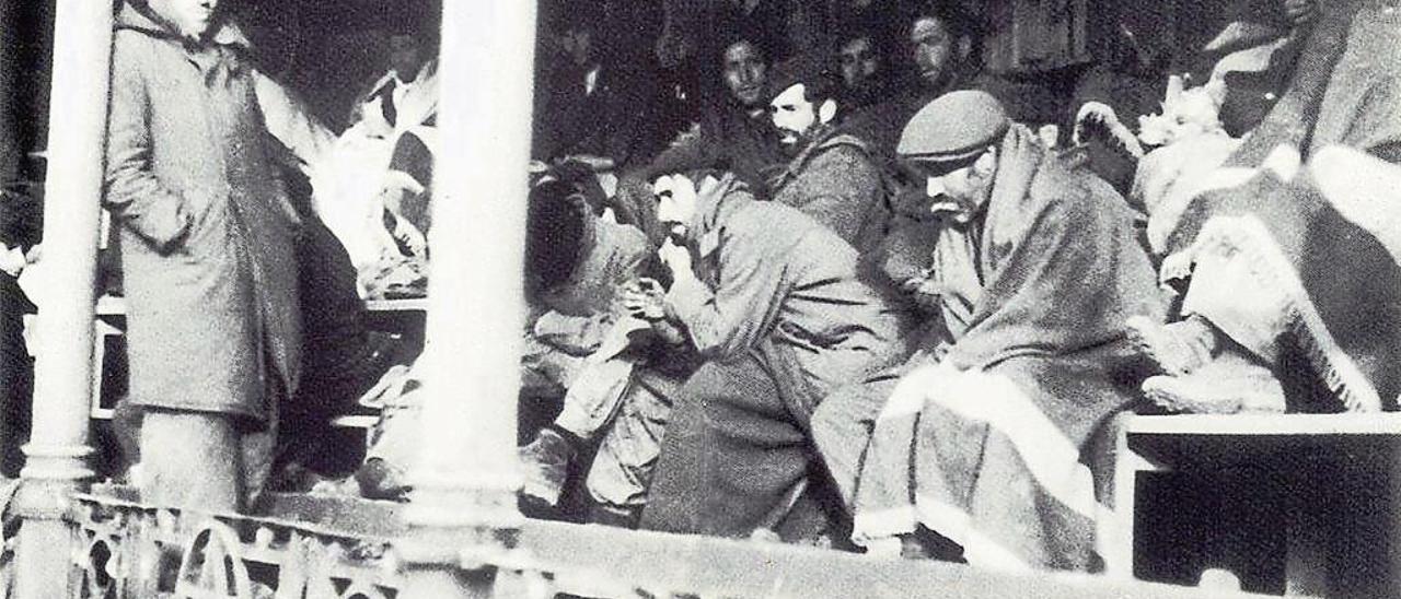 Prisioneros en la plaza gijonesa.