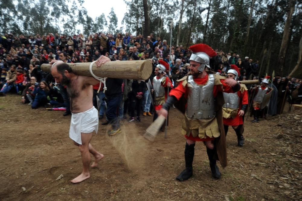 La parroquia de Paradela representa el Via Crucis y la Crucifixión, declaradas de interés turístico gallego