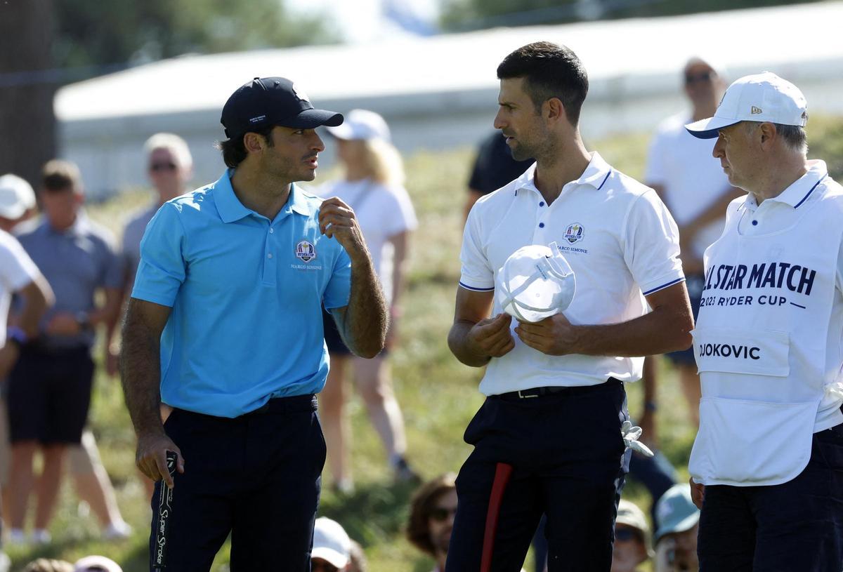 Djokovic y Sainz conversan durante la partida