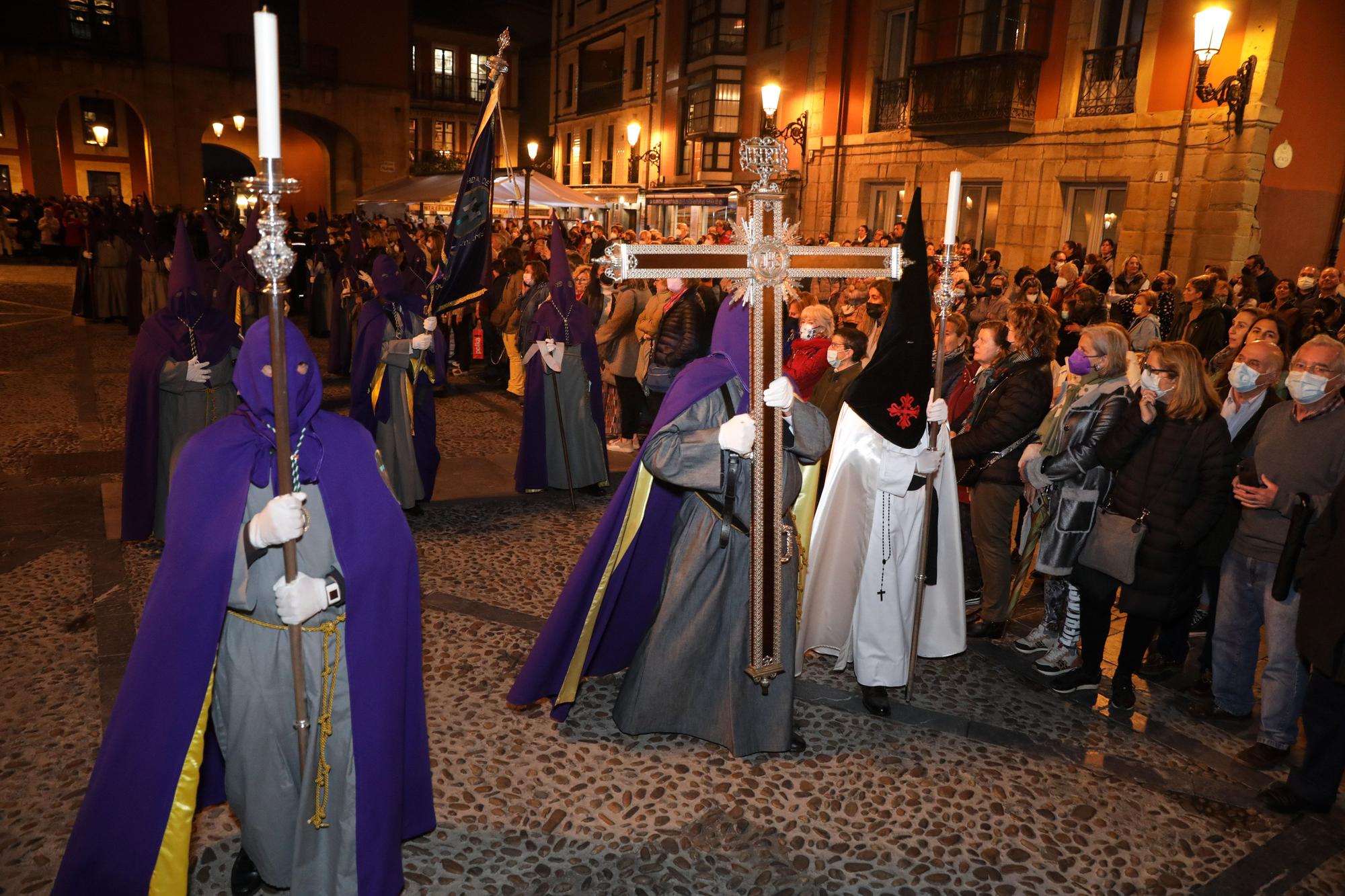 En imágenes: procesión del Miércoles Santo en Gijón