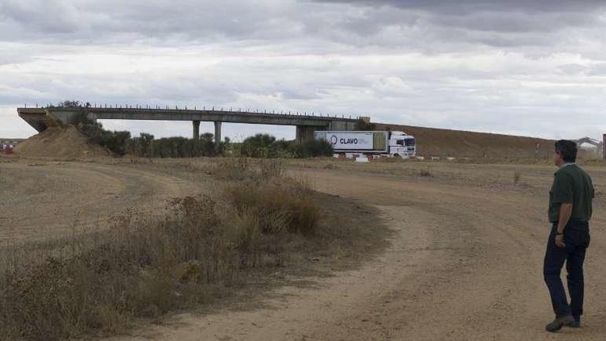 Fomento formaliza la construcción del paso de la A-6 en Castrogonzalo