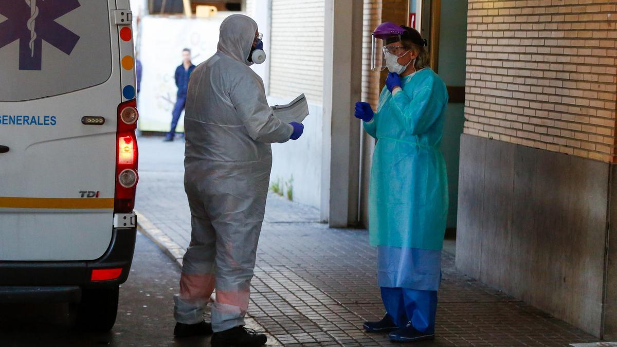 Málaga rompe la barrera de los 700 hospitalizados.