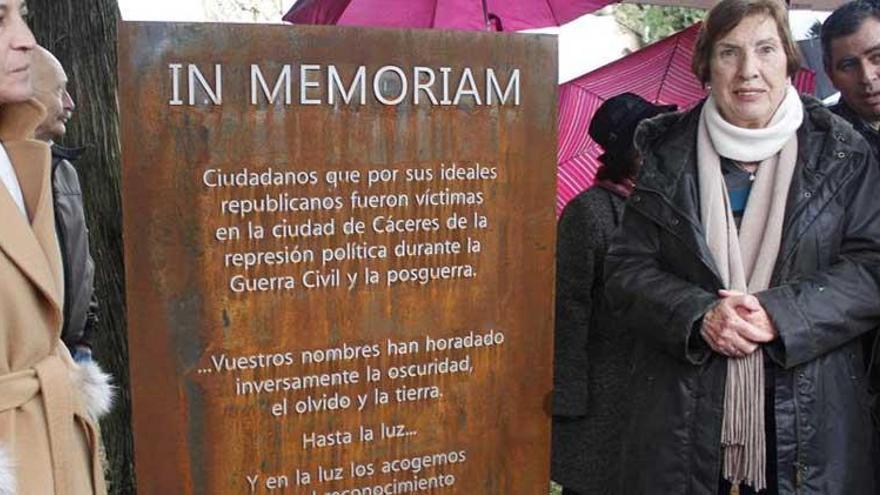 El PSOE homenajea a las víctimas del franquismo en Villafranca de los Barros de Badajoz