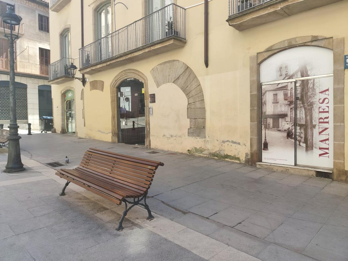 El local i el magatzen en disputa tenen adreça a la Plana de l'Om de Manresa