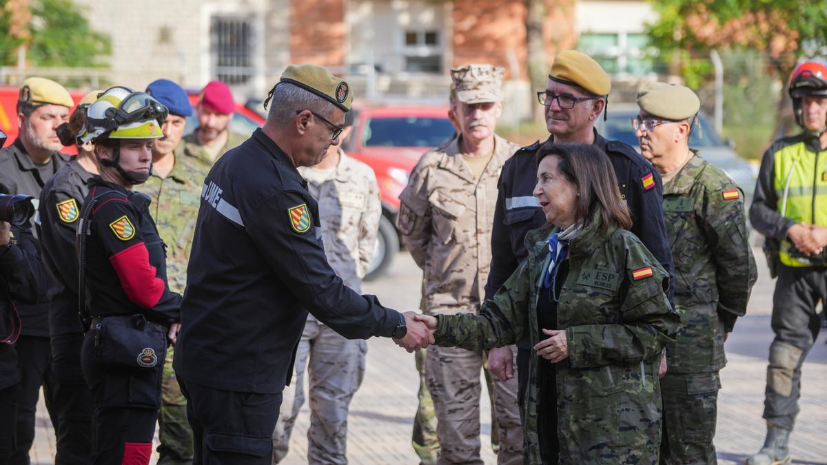 La ministra de Defensa, Margarita Robles, a su llegada a la Base Militar Jaime I, en Bétera, (Valencia), el pasado sábado.