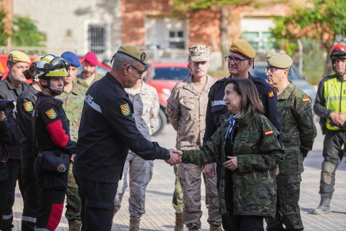 La ministra de Defensa, Margarita Robles, a su llegada a la Base Militar Jaime I, en Bétera, (Valencia), el pasado sábado.