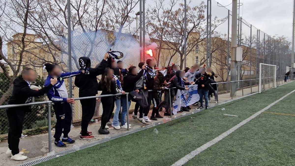 Imatge de radicals del Mollerussa Urbas'13 que van agredir aficionats de la Pirinaica recentment