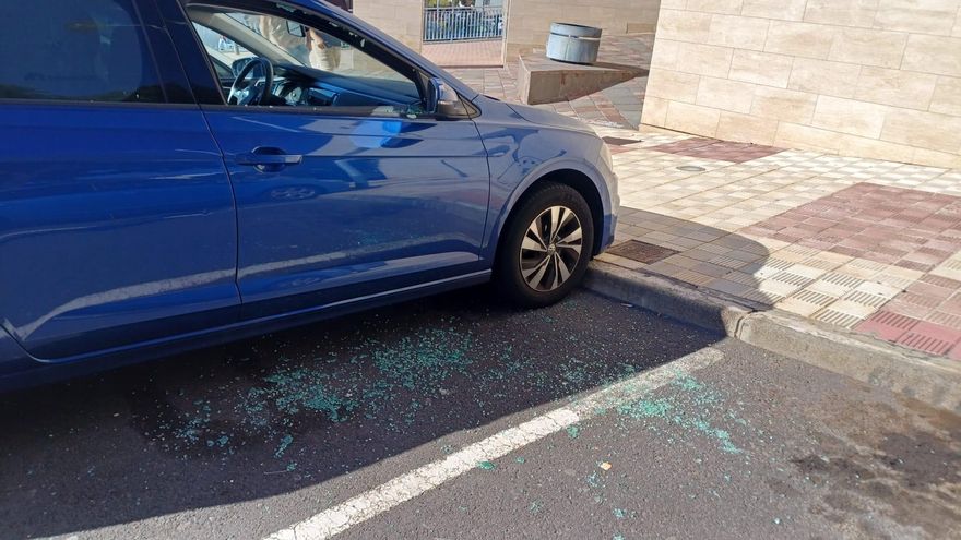 Rompen e intentan robar en, al menos, nueve coches en el sur de Tenerife