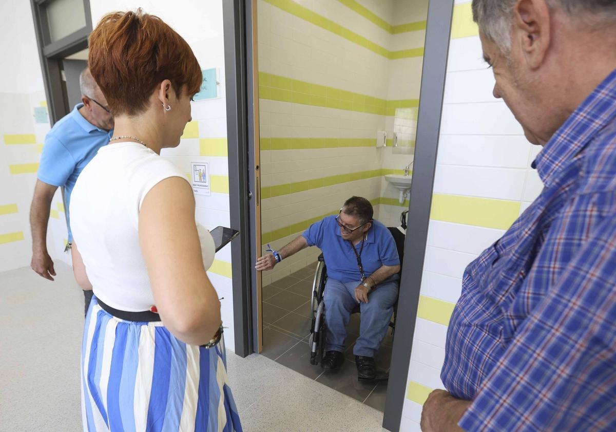 Personas con discapacidad intelectual validan la accesibilidad de los colegios electorales en Sant Joan