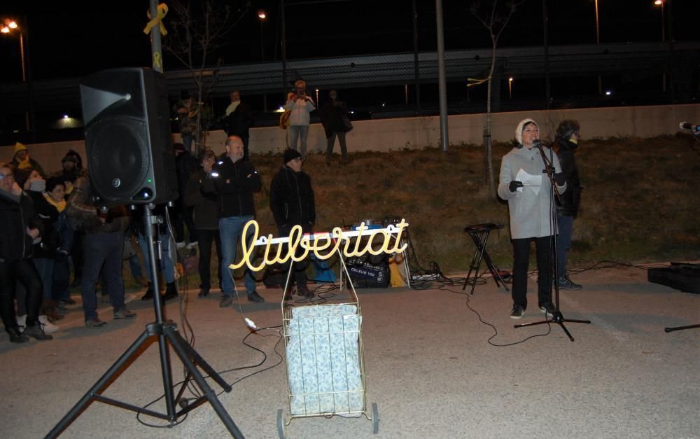 Divendres al Puig de les Basses de Figueres per desitjar «bona nit» a Dolors Bassa