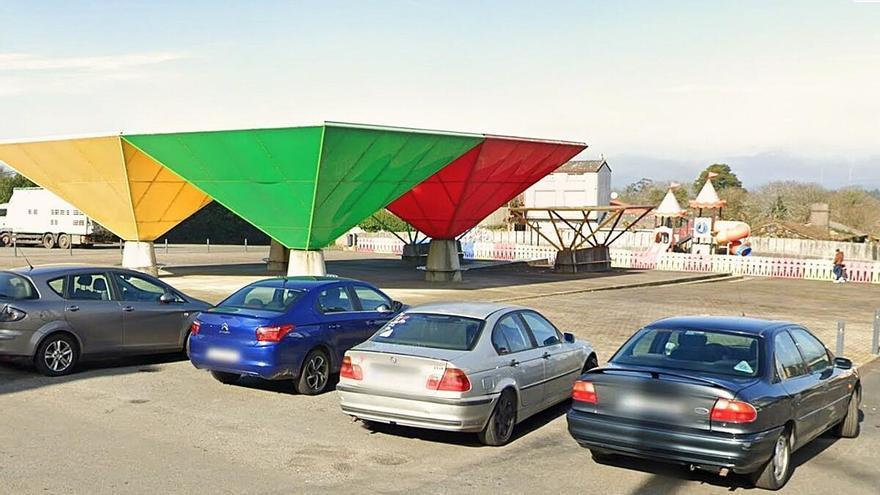 Santa Comba remodela por completo su polémica plaza del parchís y reubicará el parque