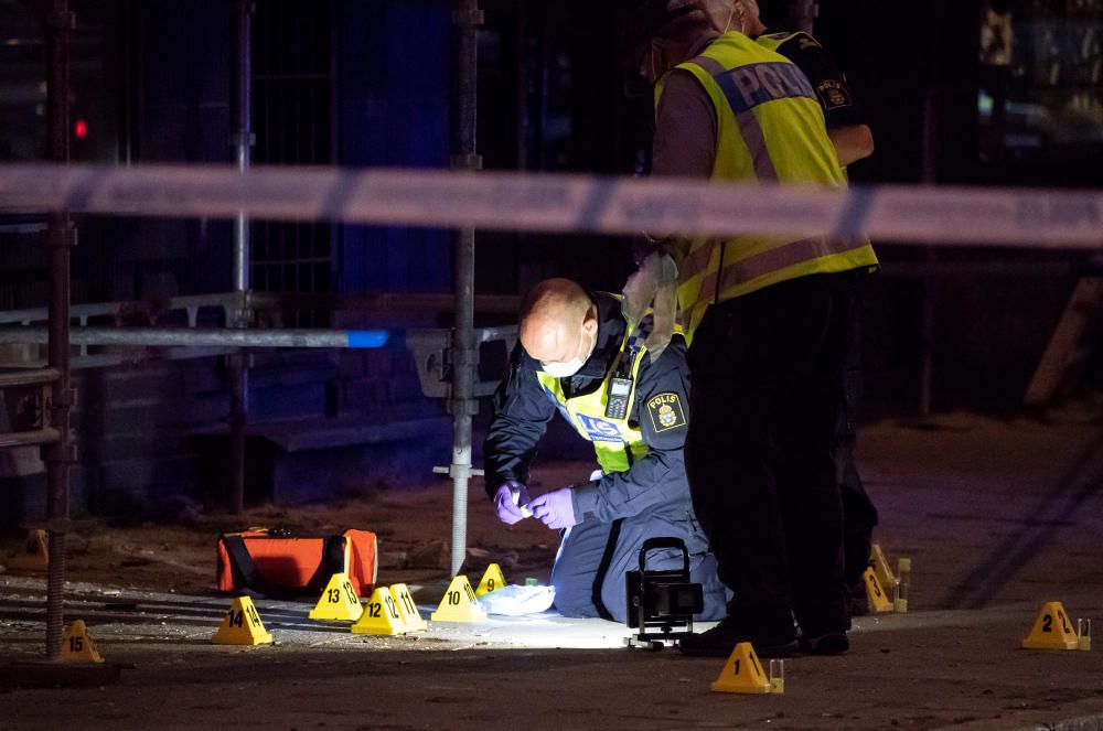 Al menos dos personas han muerto y cuatro personas más han resultado heridas por disparos en un tiroteo registrado en la noche del lunes en el centro de Malmoe.