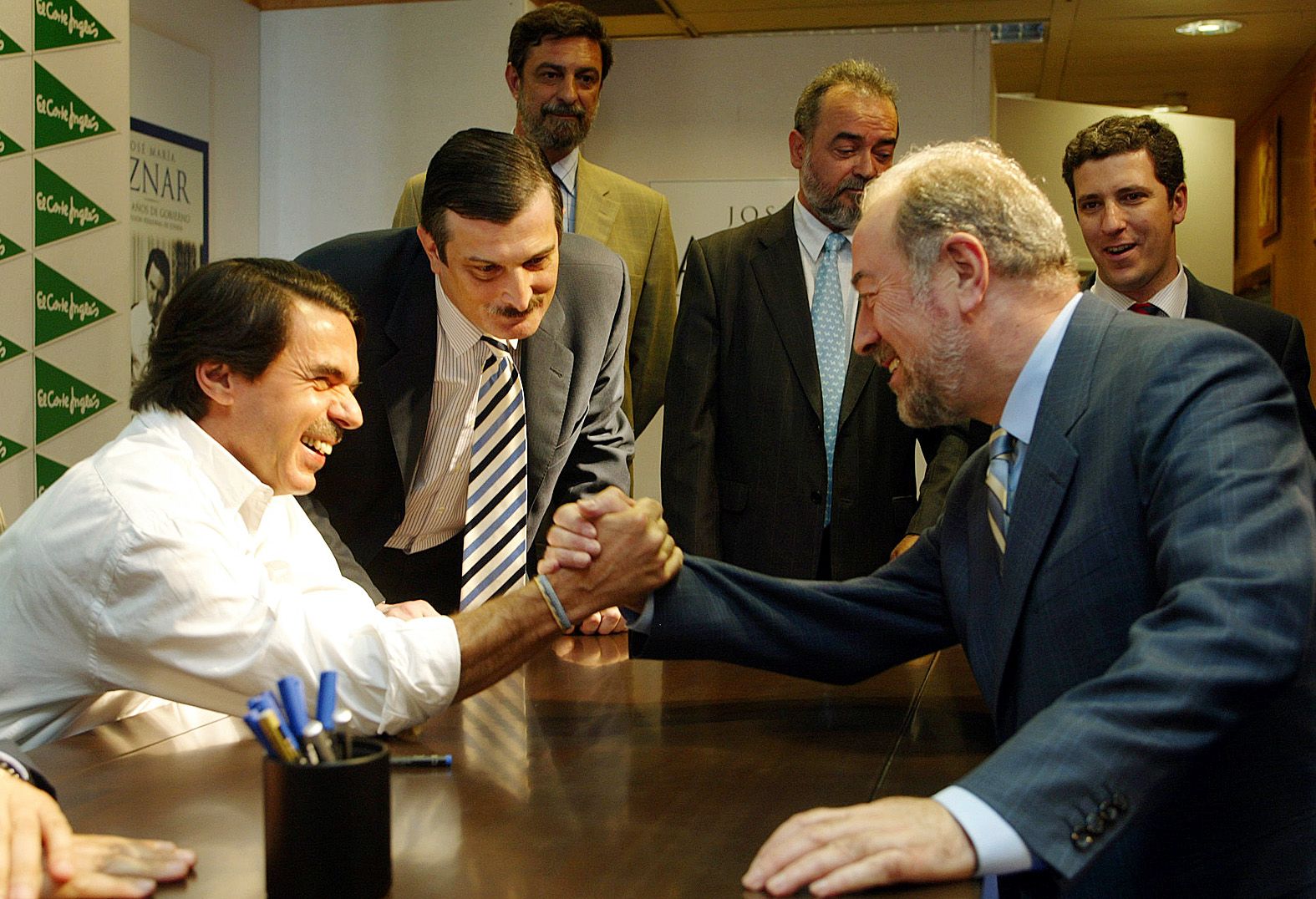 Echándole un pulso a Aznar en 2004.