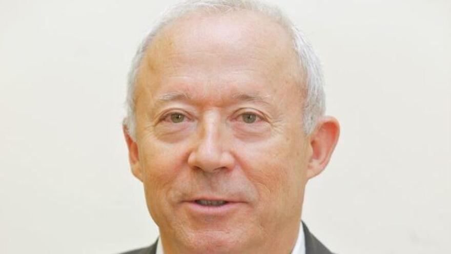 El editor y profesor Emili Casanova, autor de la reedición del libro "Rondalla de rondalles".