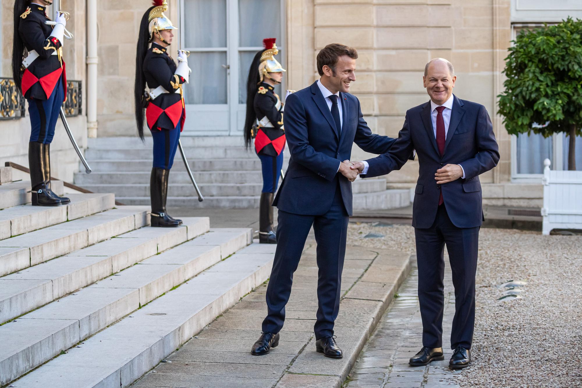 El presidente de Francia, Emmanuel Macron, y el canciller alemán, Olaf Scholz.