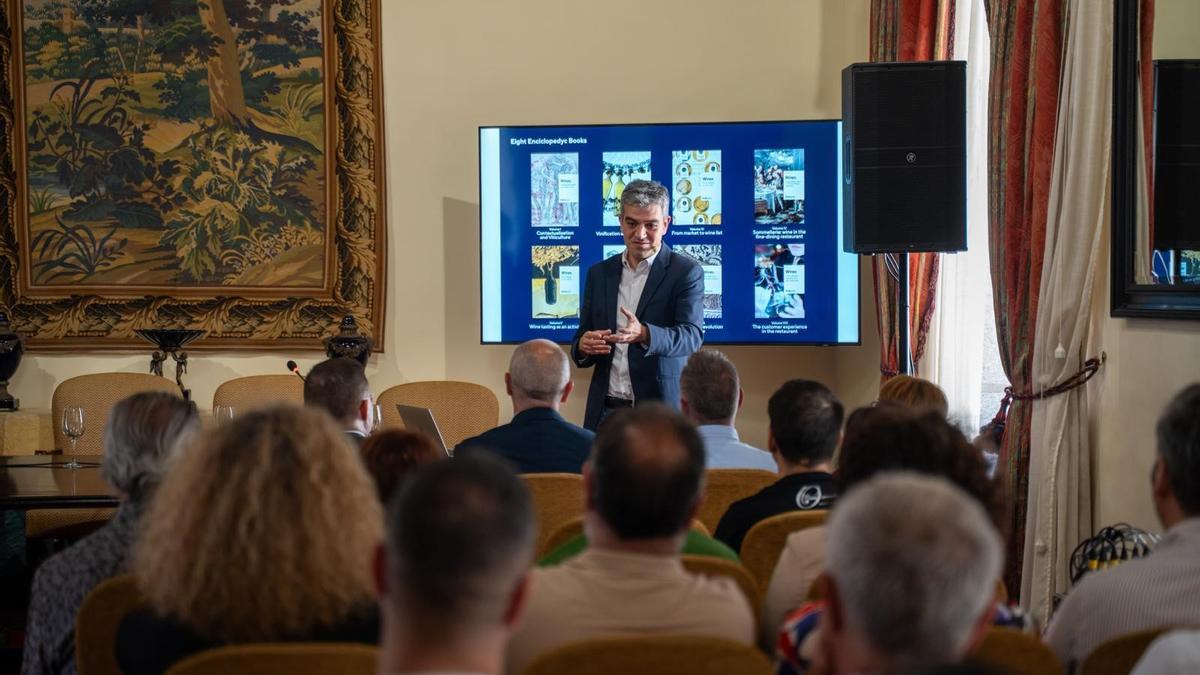 Centelles, durante la ponencia.