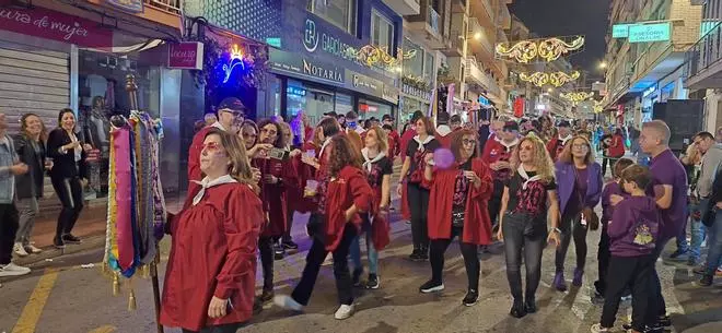 Primer acto lúdico de las Fiestas Mayores Patronales con la Entrada de Peñas