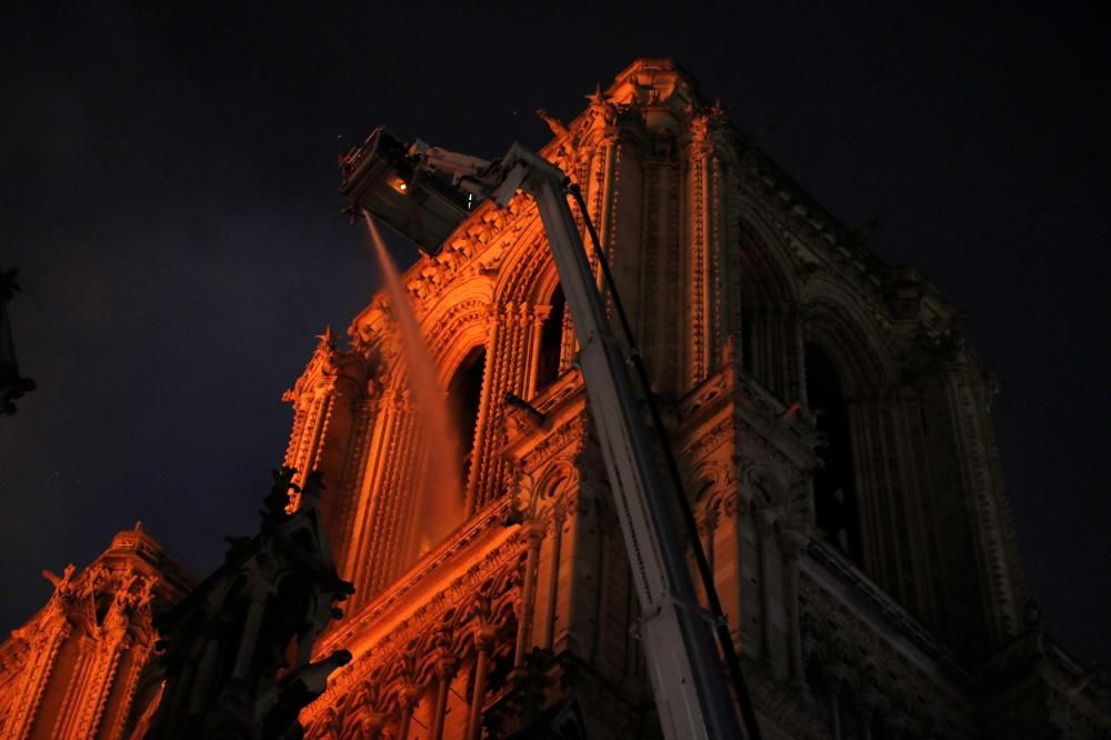 Incendi a la catedral de Notre Dame