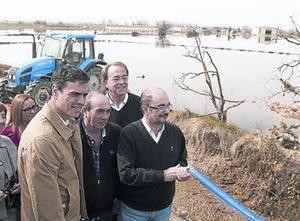 En el terreny 8 Sánchez, ahir durant la seva visita a Boquiñeni.