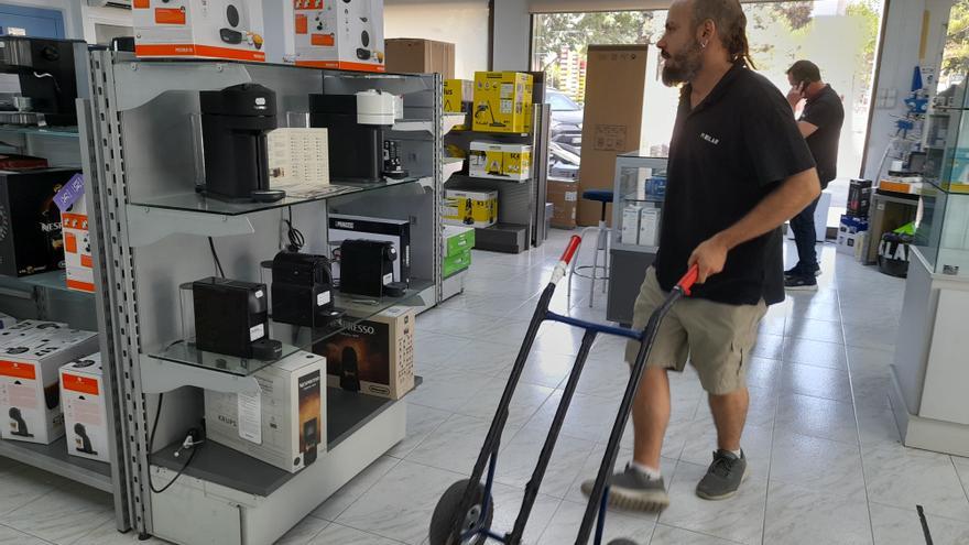Ola de calor en Ibiza: La «ley del más rápido» impera en las ventas de climatizadores