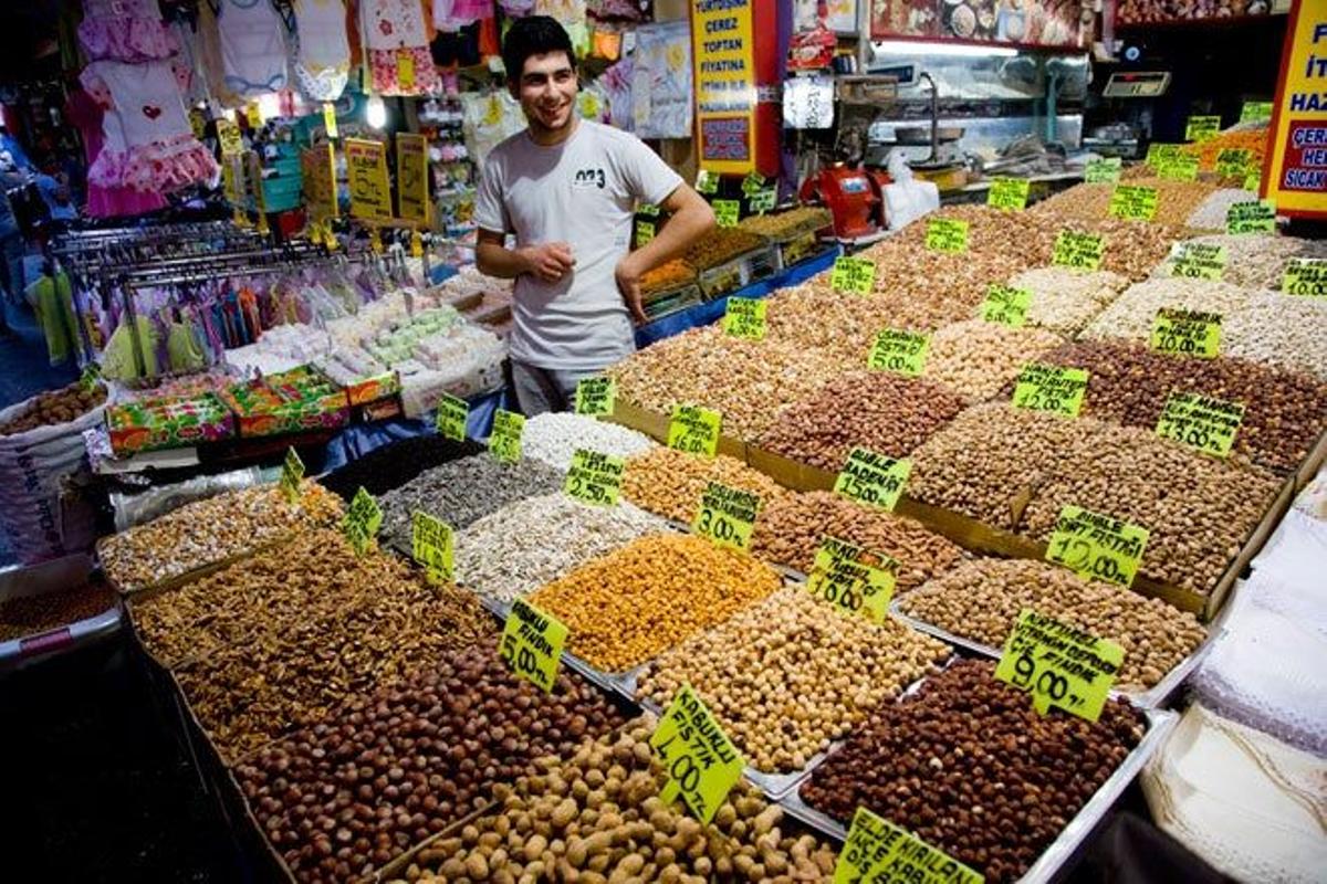 Mercado de Izmir, probablemente la ciudad más moderna de Turquía.