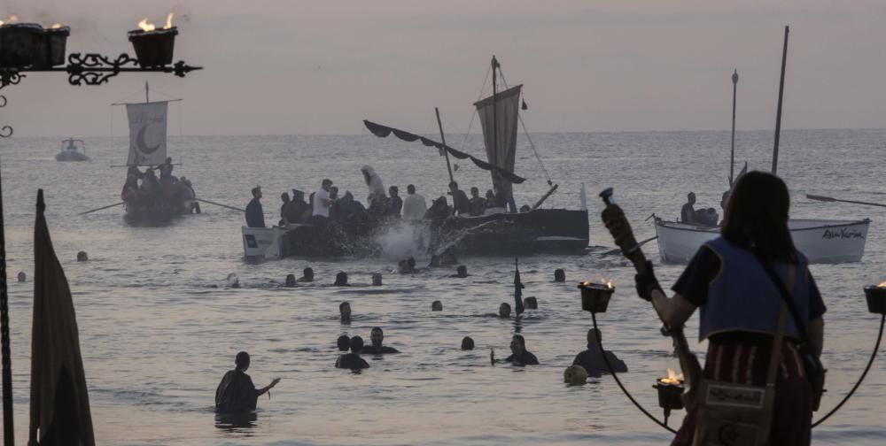 El Desembarco al amanecer da inicio a los Moros y Cristianos de El Campello