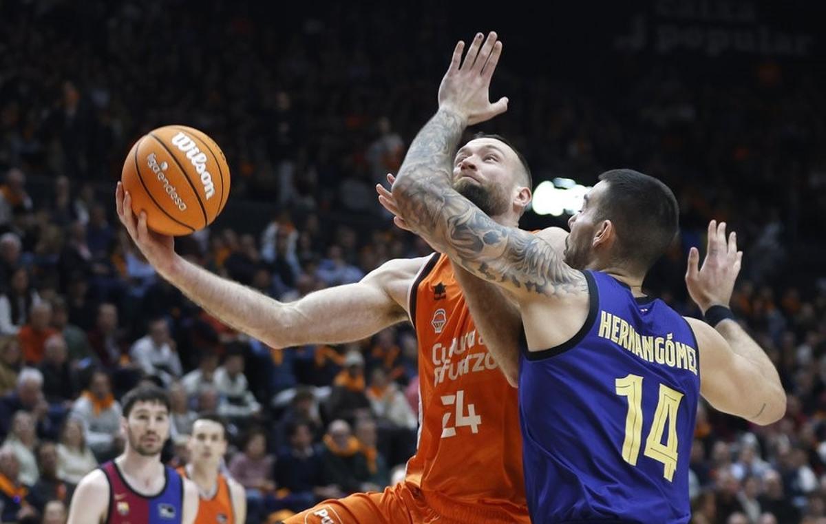 Willy, en una acción defensiva ante Costello