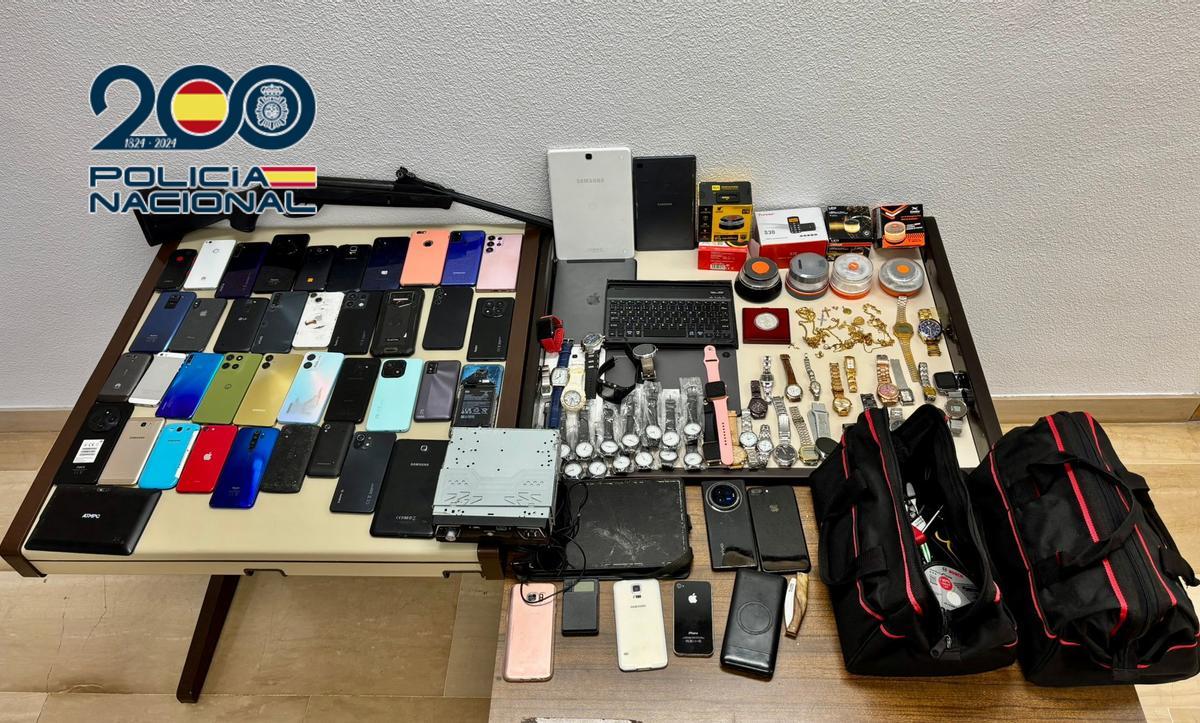 Imagen de parte de los efectos intervenidos durante la operación.