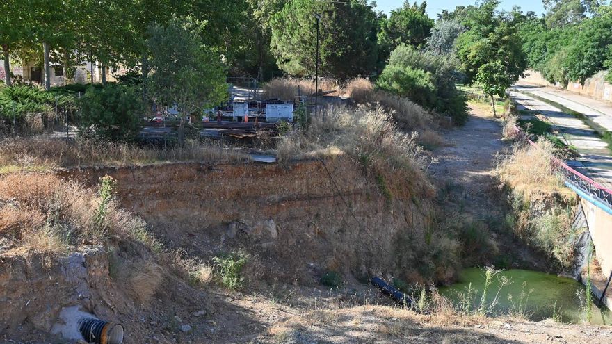 La obra que acabará con los malos olores del Rivillas en Badajoz se terminará antes de final de año