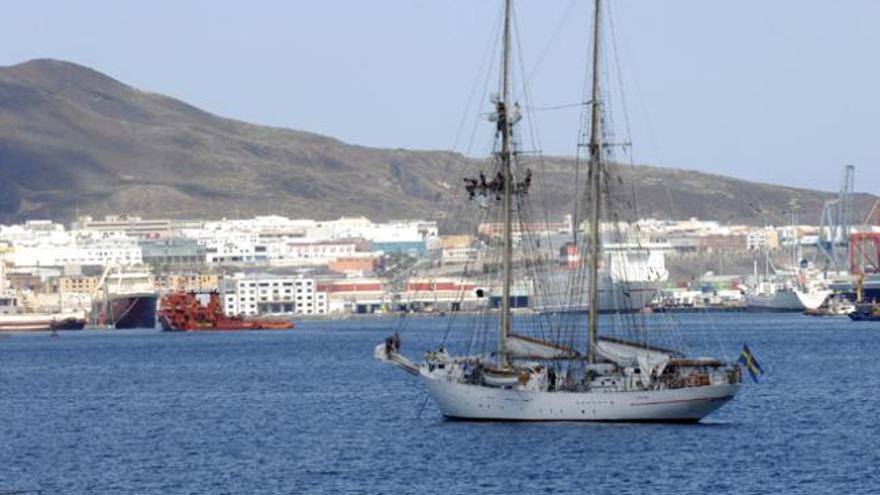 Escala de un mes del buque escuela de la Armada Sueca