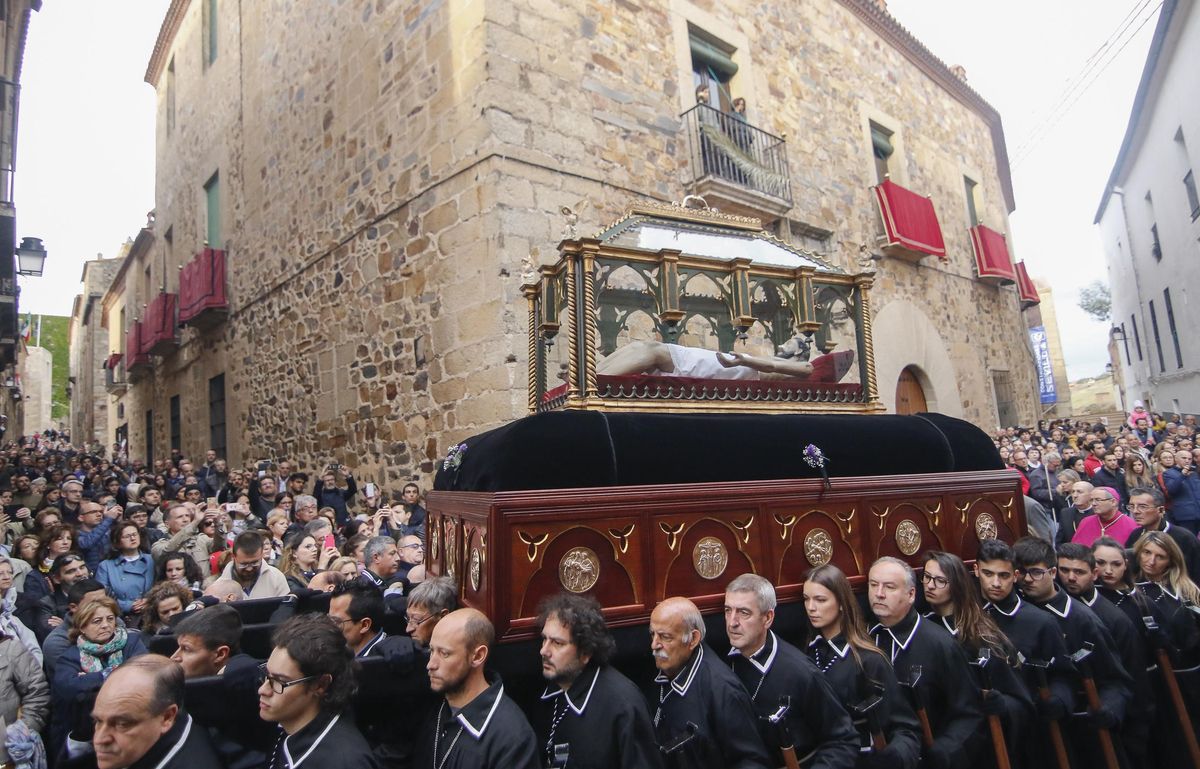 Cofradía de la Soledad y el Santo Entierro.