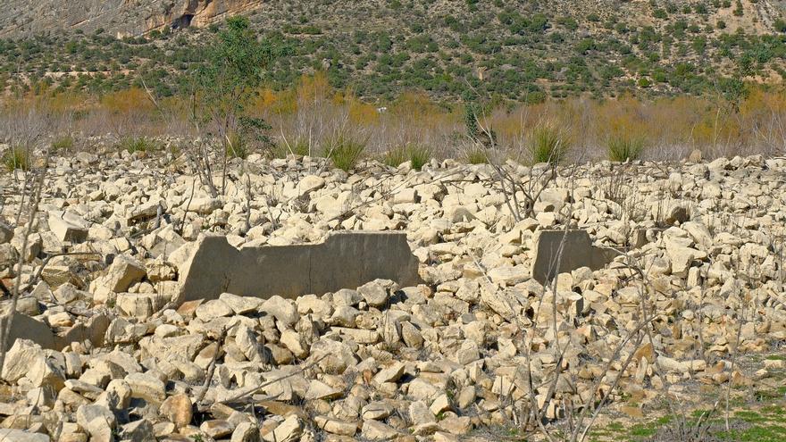 La sequía saca a la luz los restos de Peñarrubia