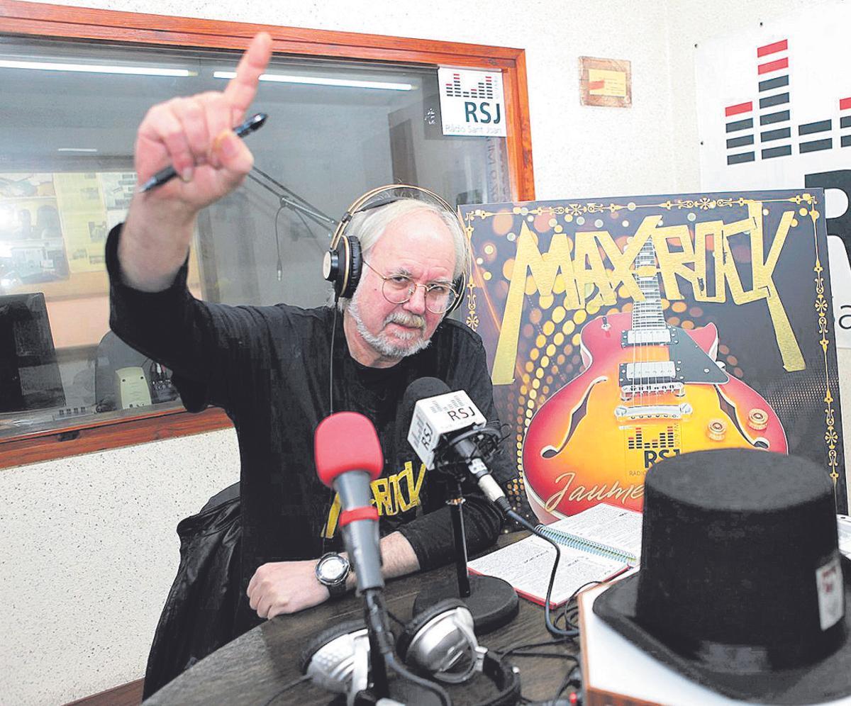 Jaume Estruch a l'estudi de Ràdio Sant JOan