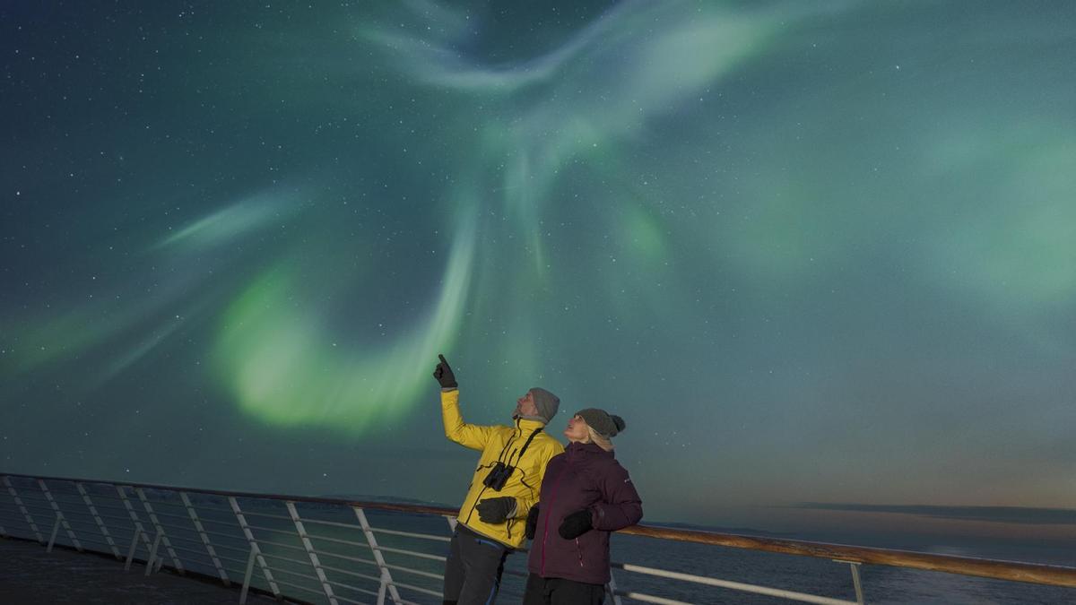 Navega con Hurtigruten bajo las auroras boreales