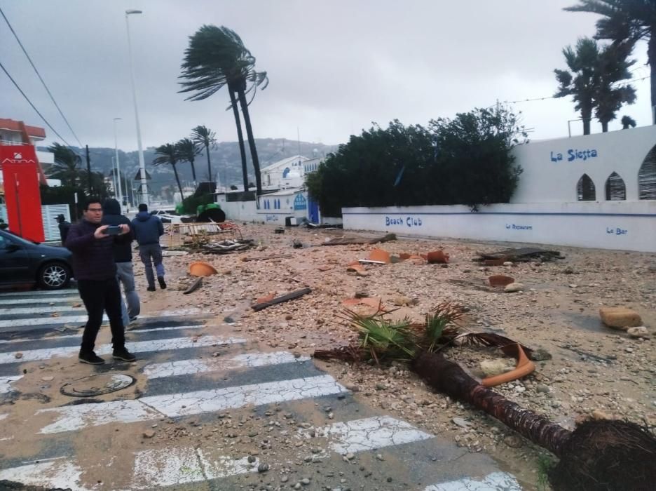 El temporal arrasa los locales de ocio de Xàbia