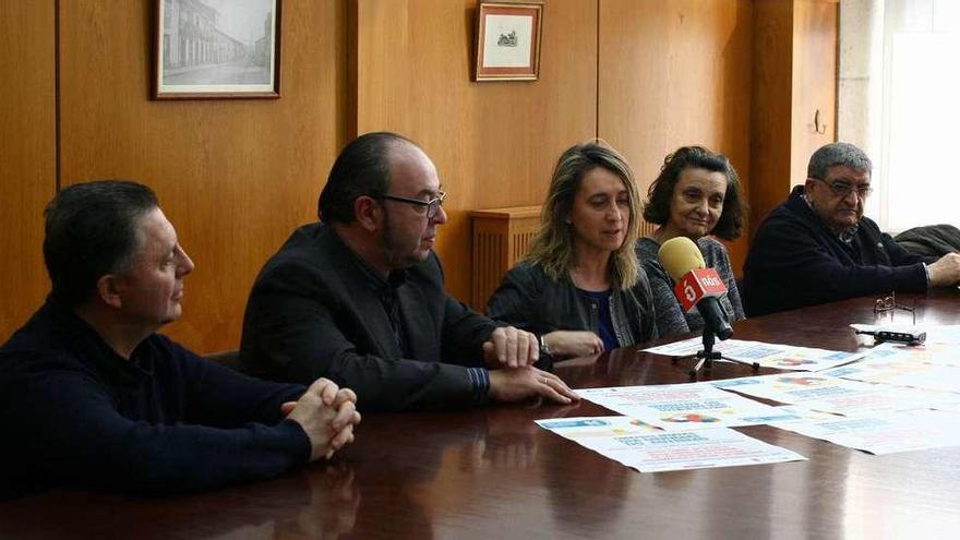 González, Comesaña, Goldar, Ferradáns y Villar, ayer, presentando los actos. // Bernabé / Adrián Rei