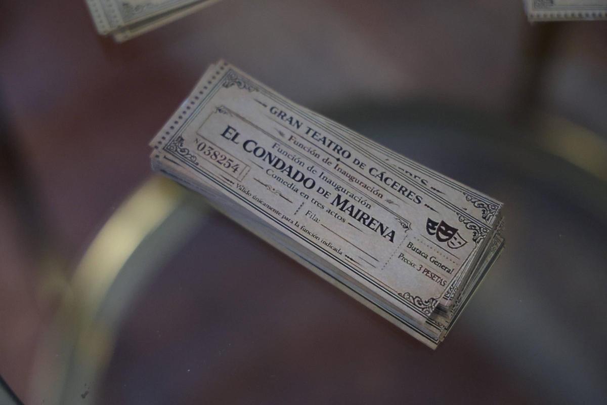 FOTOGALERÍA | Entre bambalinas y andamios: así es una de las visitas teatralizadas en el Gran Teatro de Cáceres FOTOGALERÍA | Entre bambalinas y andamios: así es una de las visitas teatralizadas en el Gran Teatro de Cáceres
