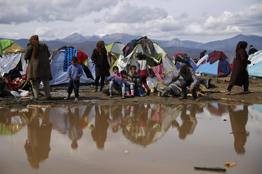 Los refugiados se agolpan en Idomeni