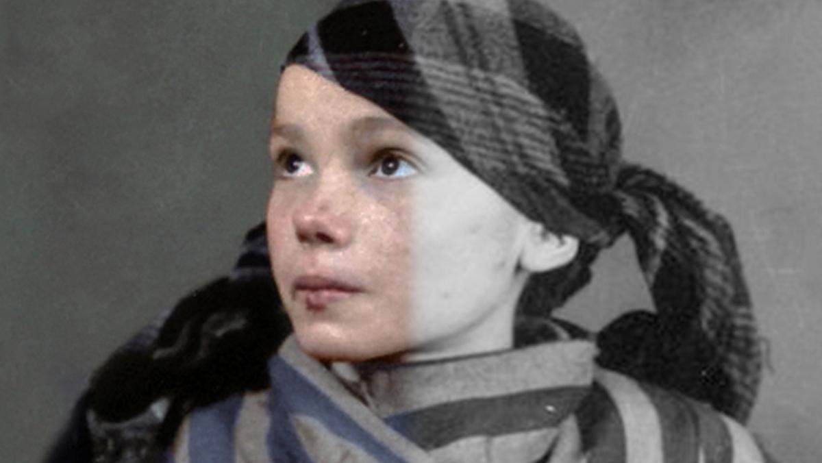 Faces of Auschwitz: Restaurando miles de retratos del holocausto.