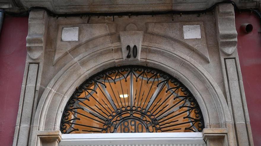 Los Bomberos de A Coruña acuden al edificio municipal de la calle Franxa por riesgo de caída de celosías