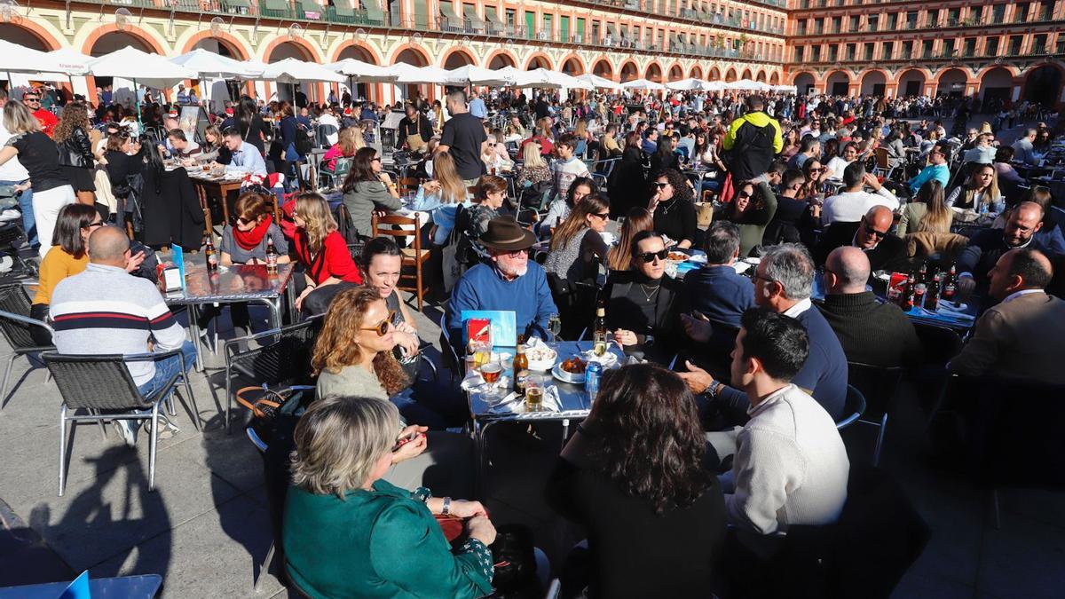 Cordobeses celebran la 'tardebuena' en 2022.
