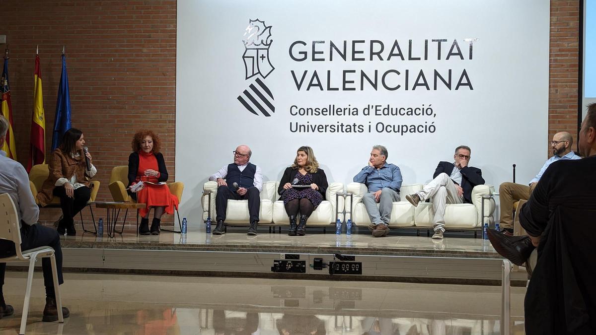 Expertos en acoso escolar de todos los ámbitos imparten una formación en Conselleria de Educación.