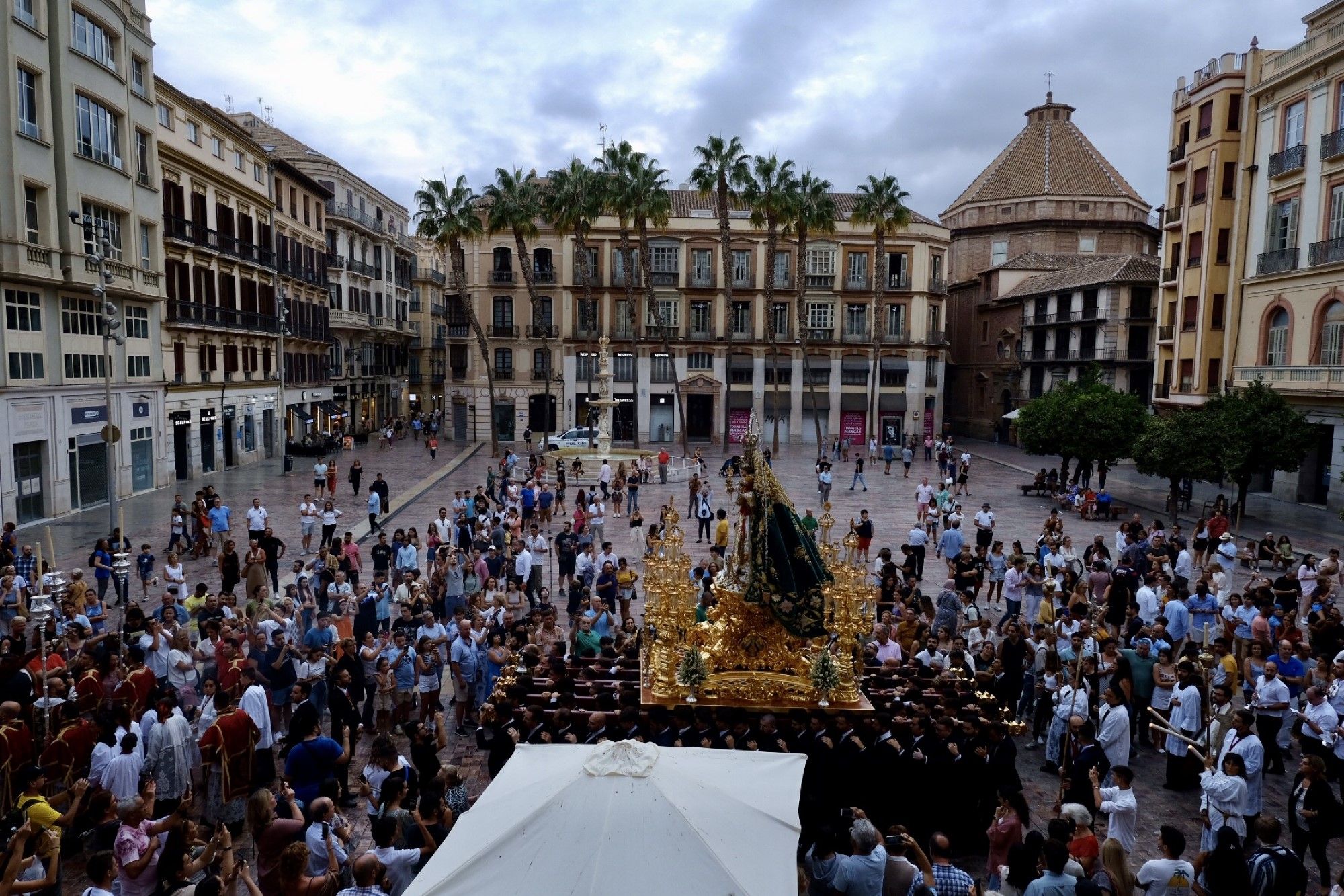 La procesión de la Virgen de los Remedios, en imágenes