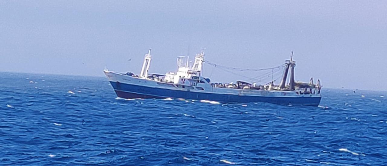 Uno de los barcos de NovaNam faenando en aguas namibias.