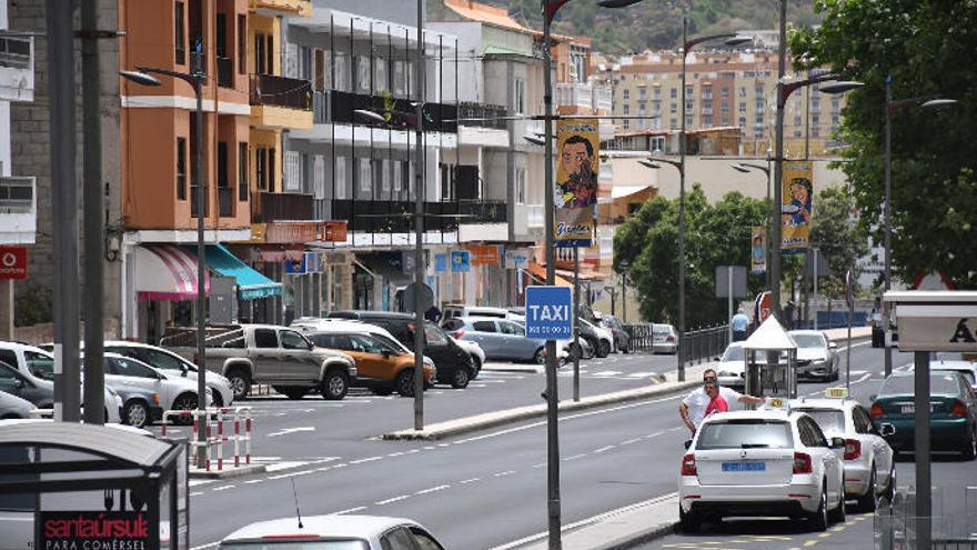 Banderolas de la campaña en la zona comercial abierta de Santa Úrsula.