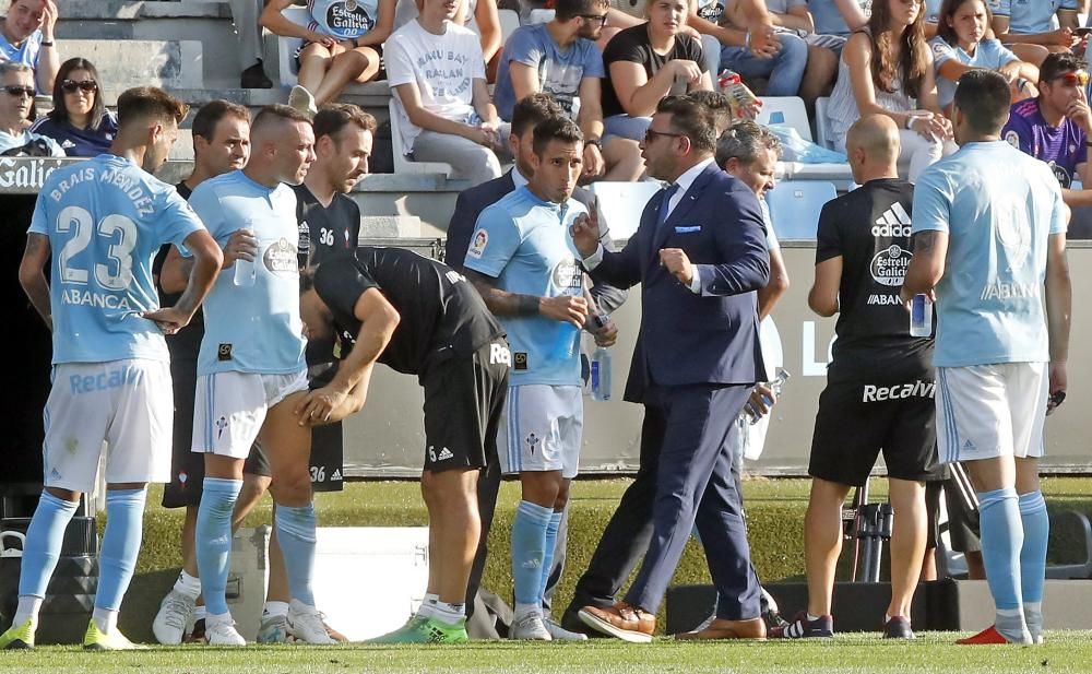 El entrenador argentino se presentó en Balaídos de punto en blanco a pesar de las altas temperaturas de Vigo.