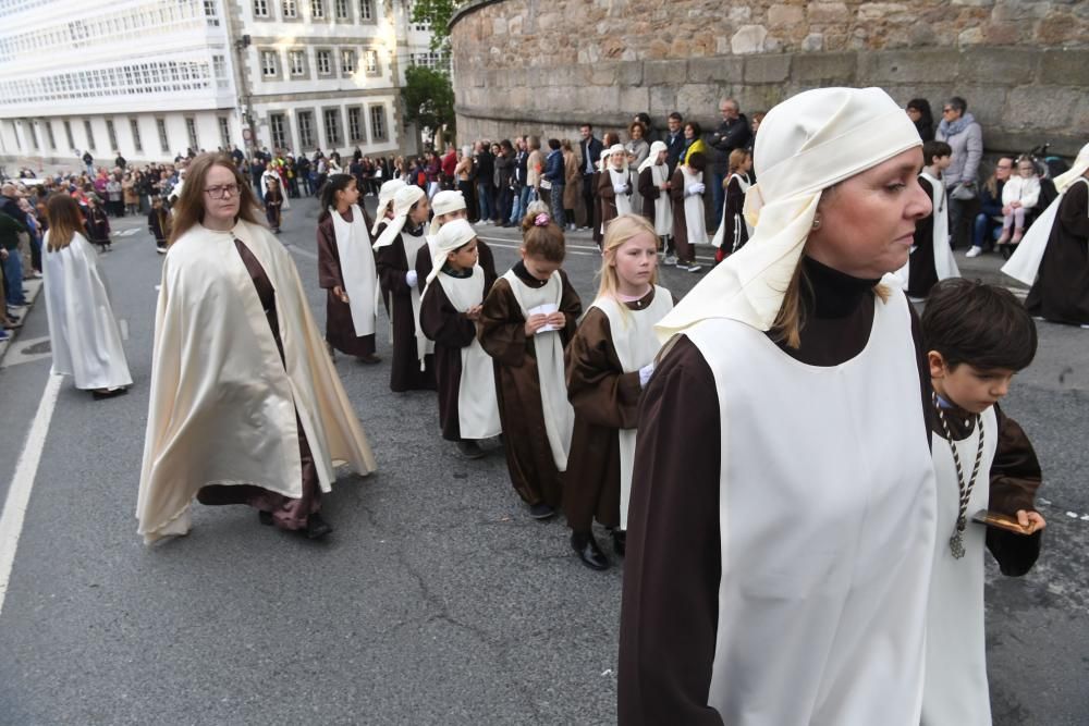 La procesión de Nuestro Padre Jesús Nazareno y Nuestra Señora de la Amargura salió ayer por las calles de la Ciudad Vieja en un Jueves Santo sin apenas lluvia.