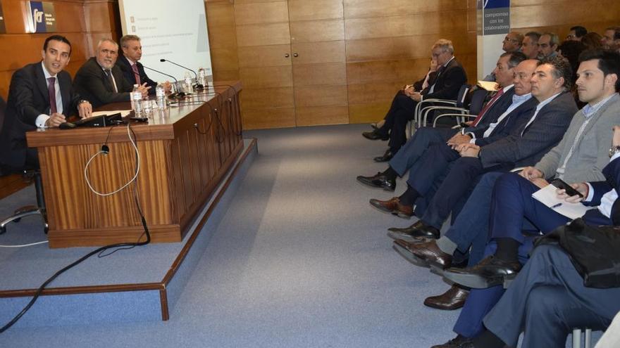 Francesc Martínez, director general de la APV, con empresarios de Navarra y La Rioja