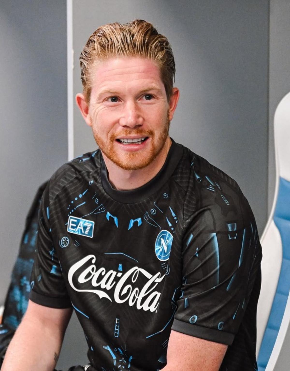 Kevin De Buryne en su primer entrenamiento con el Nápoles